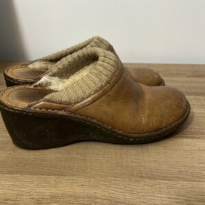 UGG  Gael women’s brown leather mules, size 8 S/N 1937
